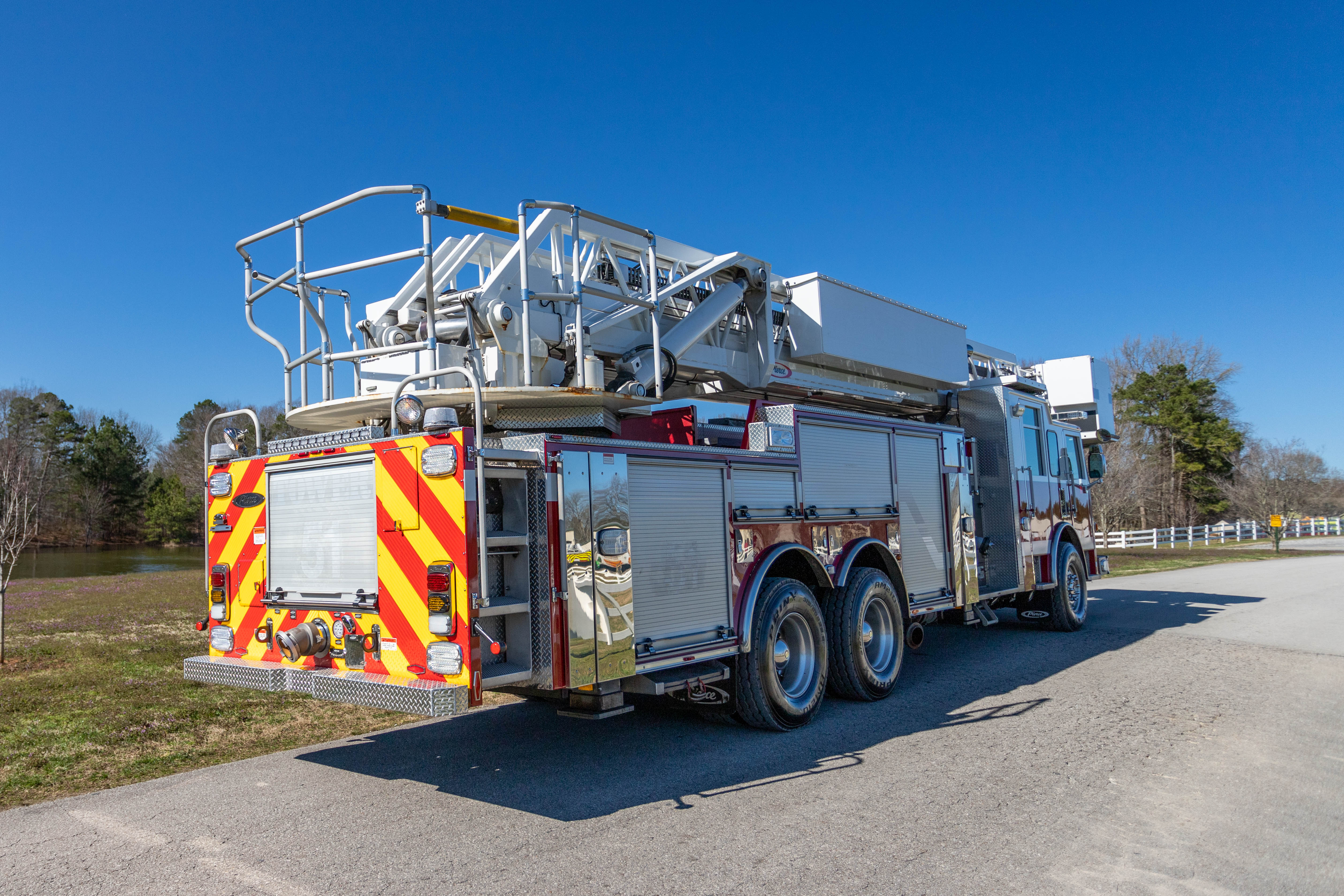 2011 Pierce Arrow XT 100' Platform Used Truck Details